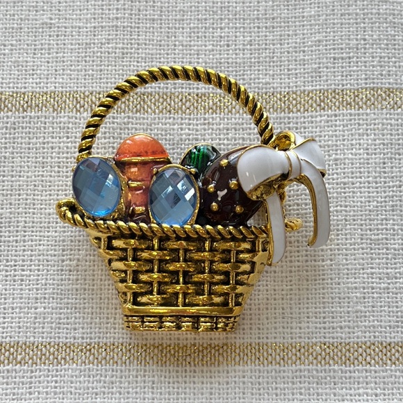 Jewelry - Easter Basket Brooch, deep gold with Gem Accents, NWT, 1.75x1.75”,